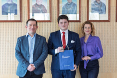 Stypendysta ministra nauki z dziekanką WZ prof. PRz B. Zatwarnicką-Madurą i prorektorem ds. studenckich i umiędzynarodowienia prof. PRz B. Millerem,