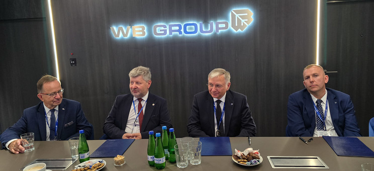 Od lewej: W. Ortyl, prof. P. Koszelnik, P. Wojciechowski, Ł. Jocek,