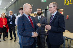 Na pierwszym planie od lewej: prof. J. Sęp, prof. PRz P. Jankowski-Mihułowicz,