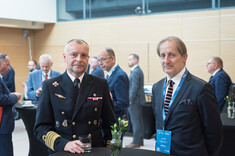 Od lewej: kmdr por. dr hab. R. Miętkiewicz, Płk dr P. Potejko,