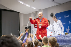 Pokazy chemiczne Koła Naukowego ESPRIT,